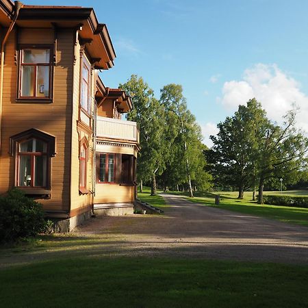Pensjonat Naeaes Slott Floda  Zewnętrze zdjęcie