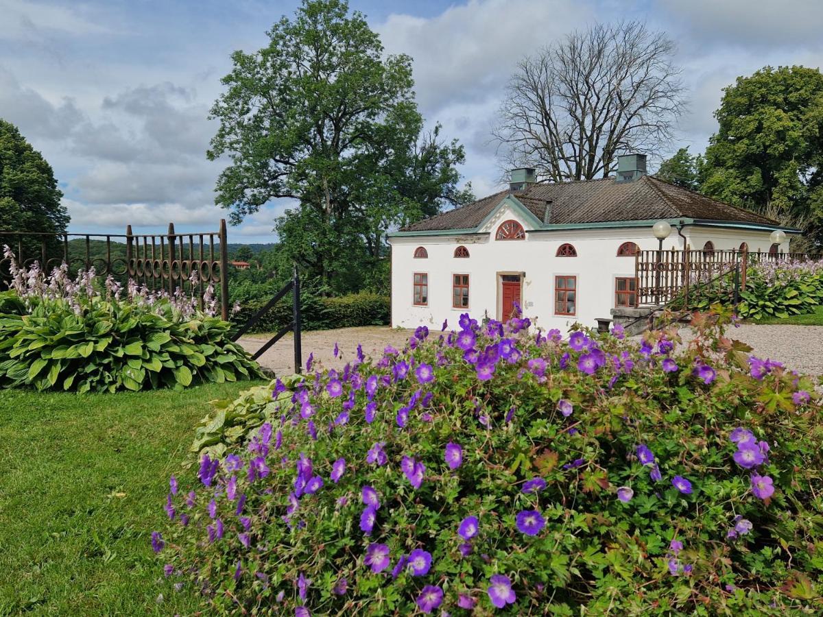 Pensjonat Naeaes Slott Floda  Zewnętrze zdjęcie