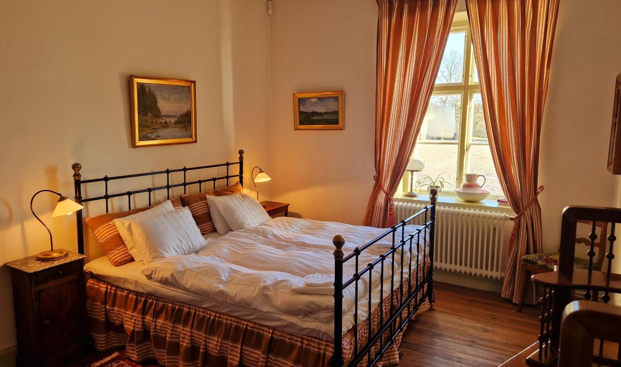 Pensjonat Naeaes Slott Floda  Zewnętrze zdjęcie