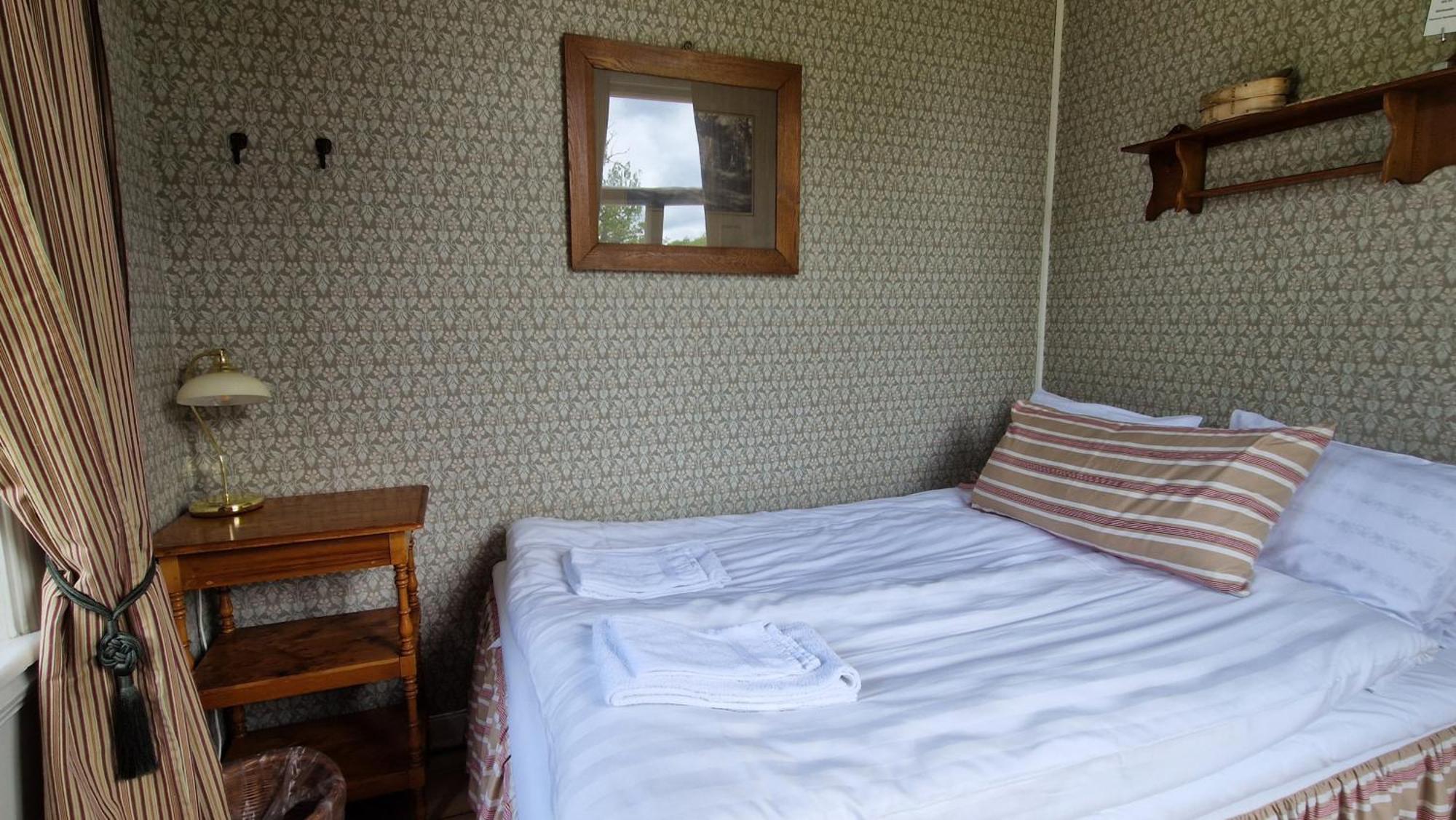 Pensjonat Naeaes Slott Floda  Zewnętrze zdjęcie