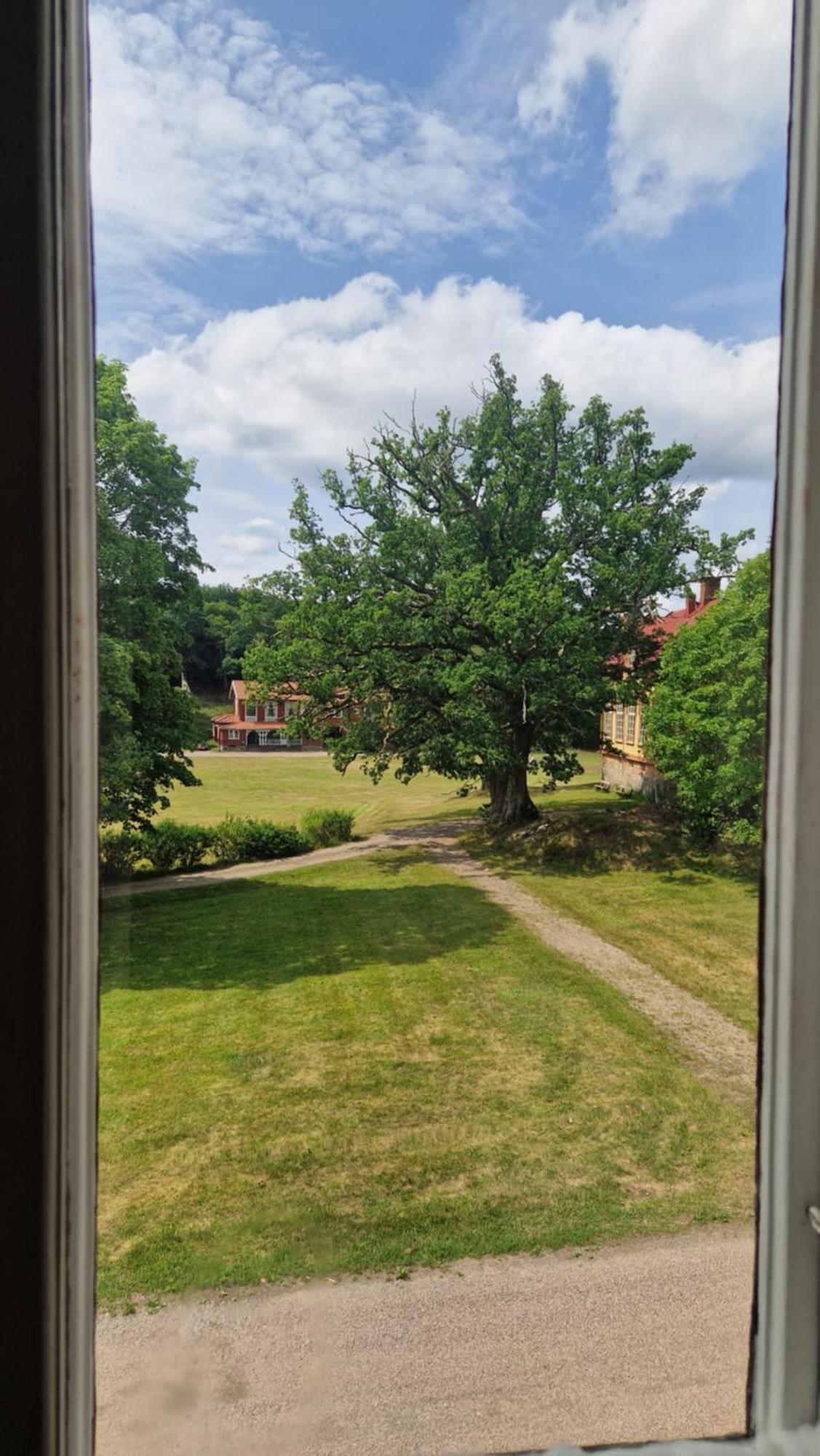 Pensjonat Naeaes Slott Floda  Zewnętrze zdjęcie