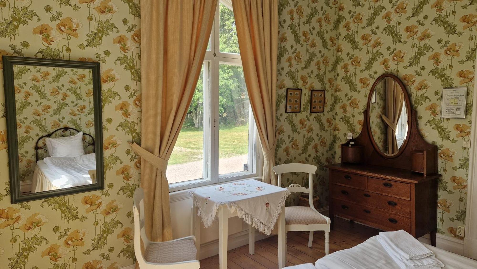 Pensjonat Naeaes Slott Floda  Zewnętrze zdjęcie