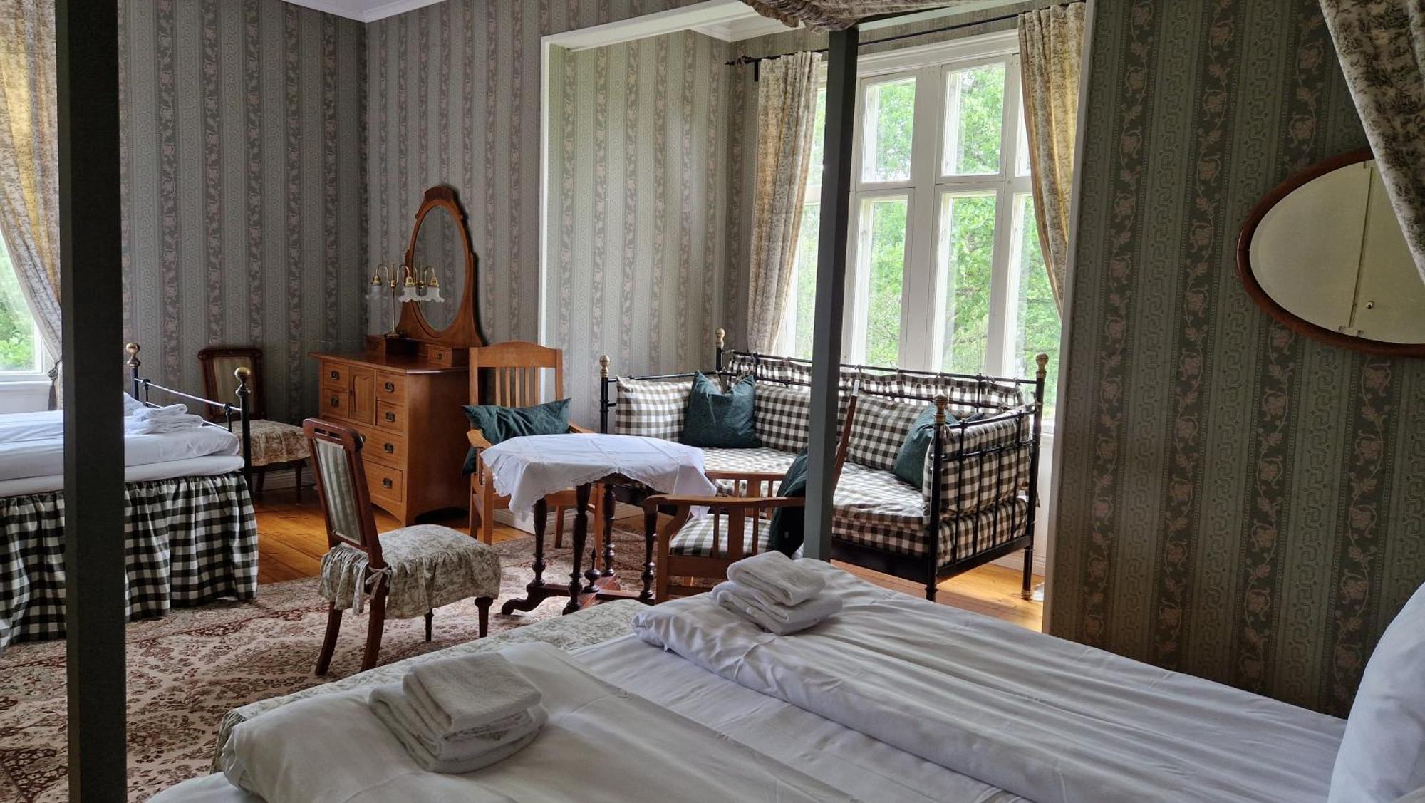 Pensjonat Naeaes Slott Floda  Zewnętrze zdjęcie
