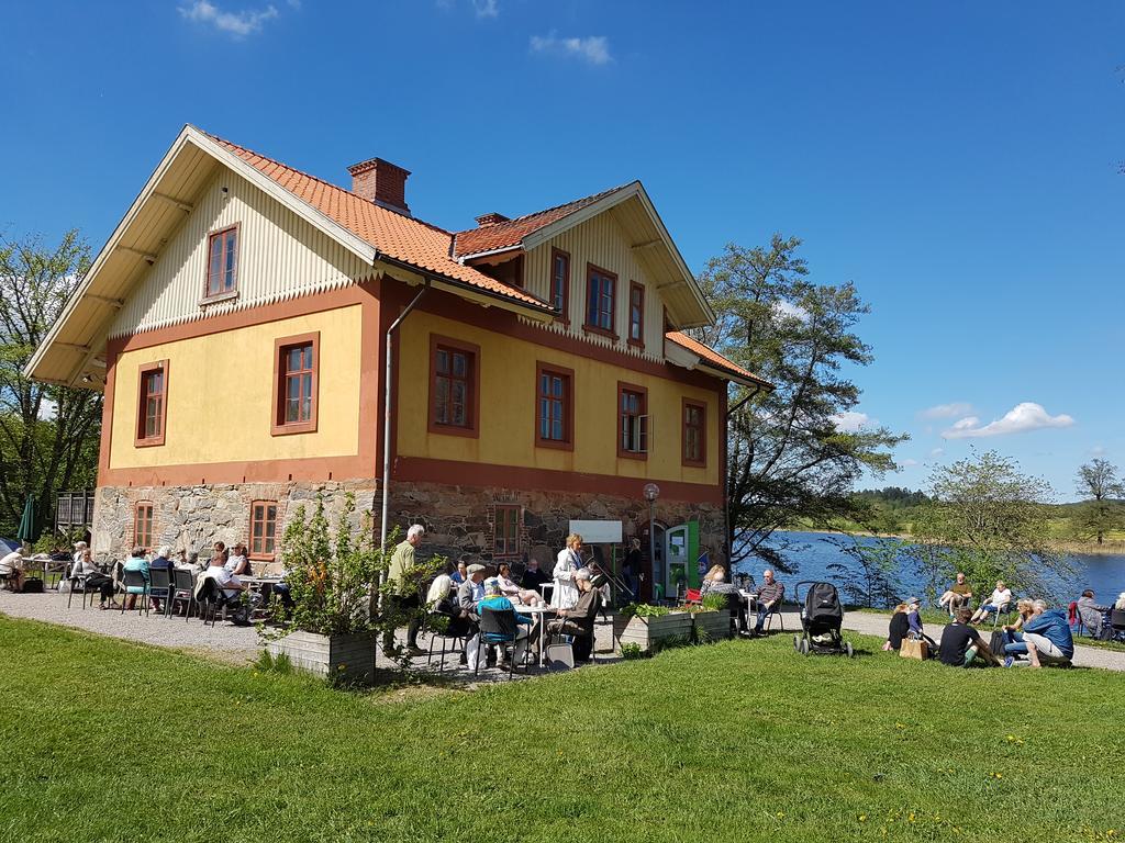 Pensjonat Naeaes Slott Floda  Zewnętrze zdjęcie